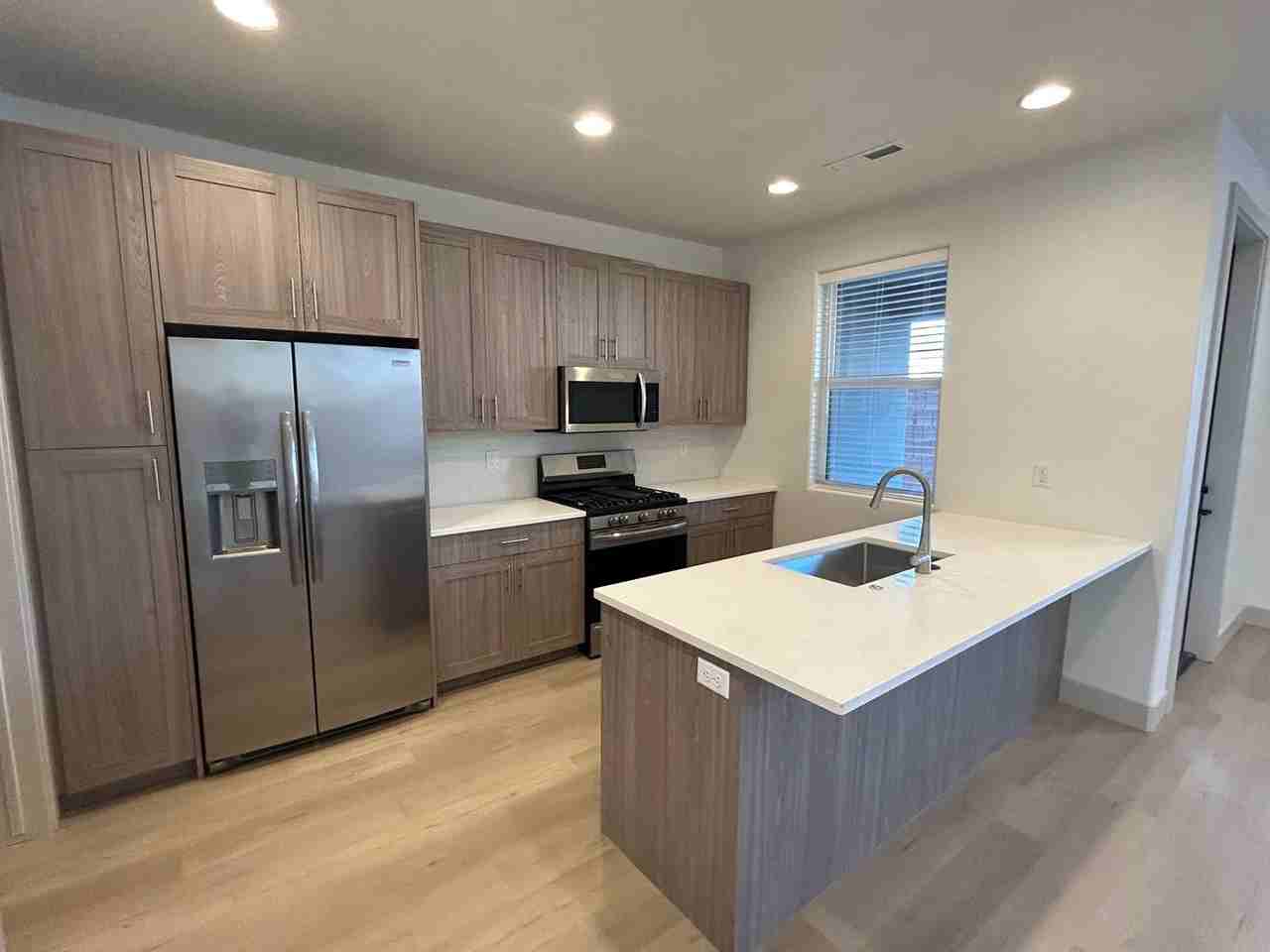 960 Heritage Dr - Photo 2 of 31