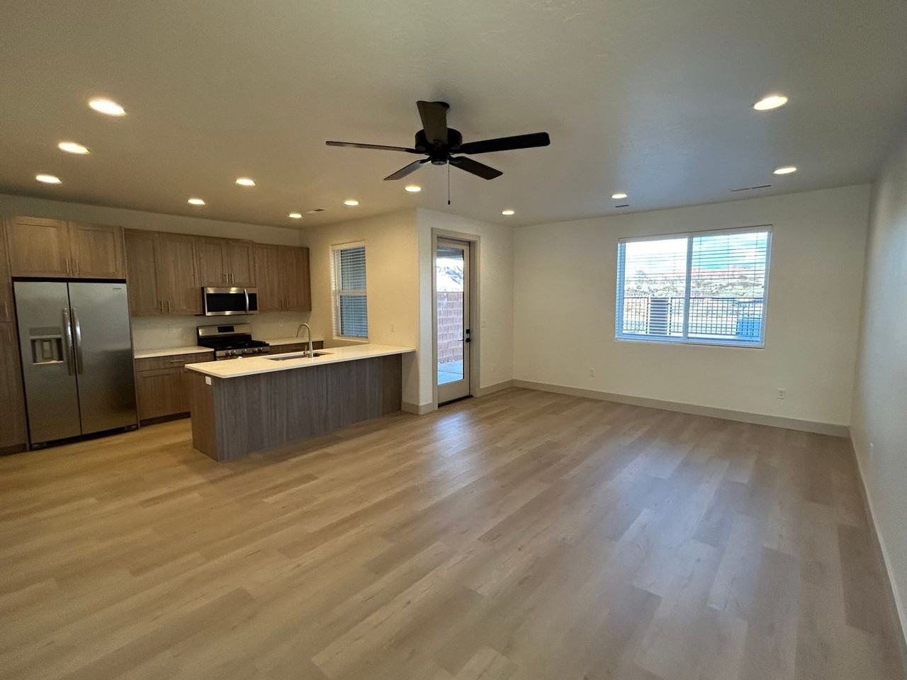 960 Heritage Dr - Photo 3 of 31