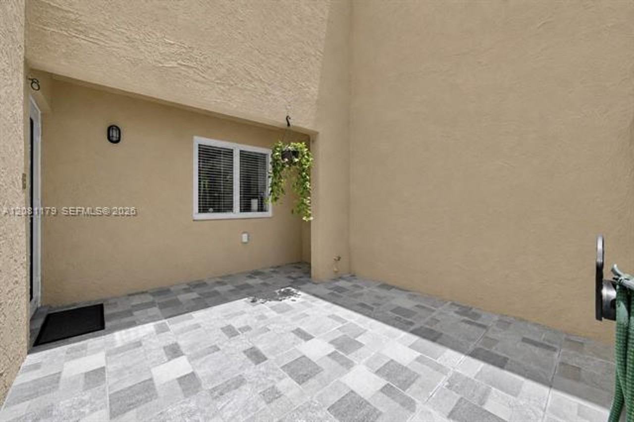 9133 9133 Fontainebleau Blvd th 5 - Photo 6 of 50