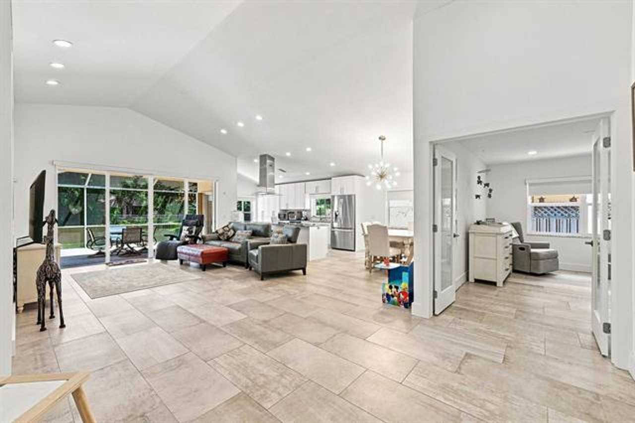 1031 Nw 108th Ave #1031 - Photo 4 of 50