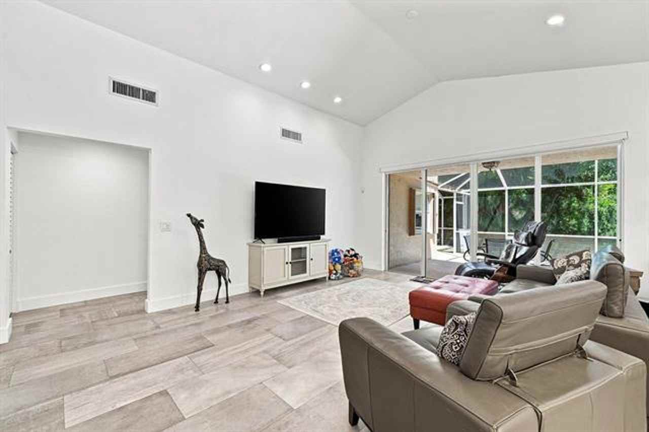 1031 Nw 108th Ave #1031 - Photo 7 of 50