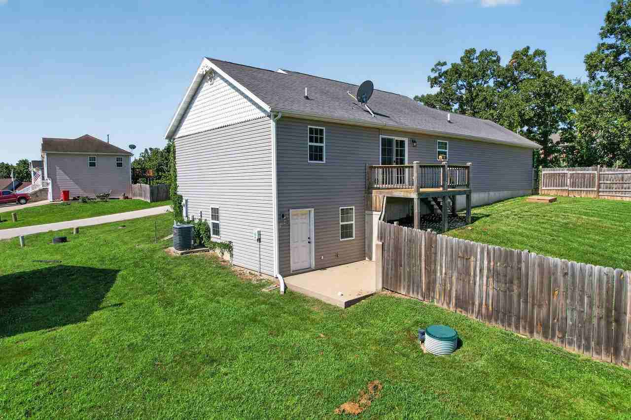 23600 Roulette Rd - Photo 3 of 32