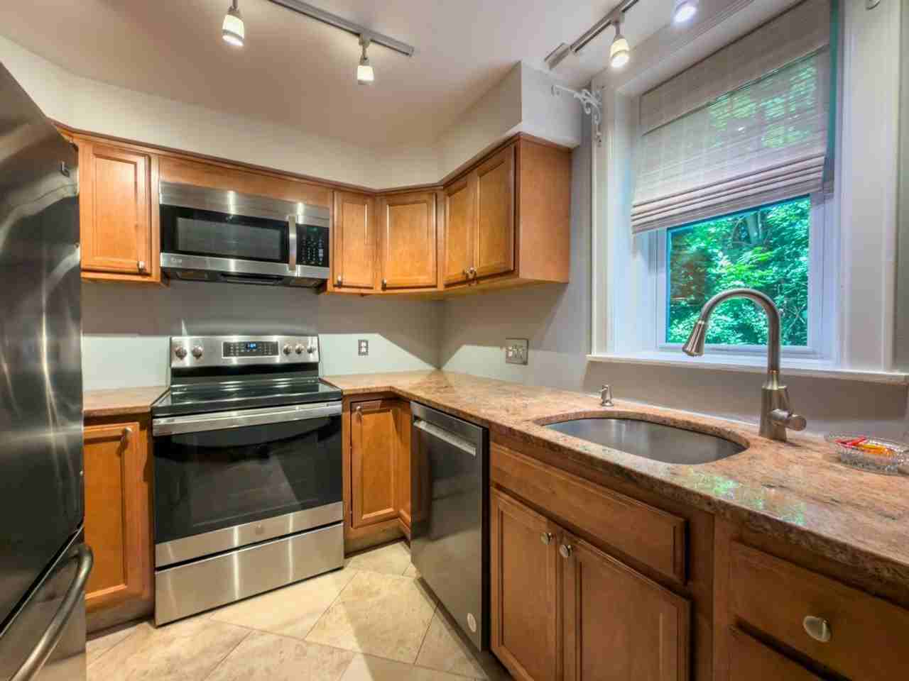440 Prospect St - Photo 3 of 18