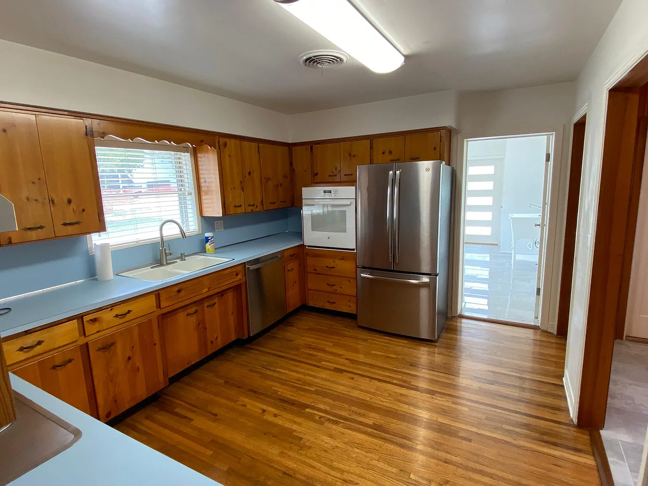 202 E Belvedere St - Photo 4 of 14