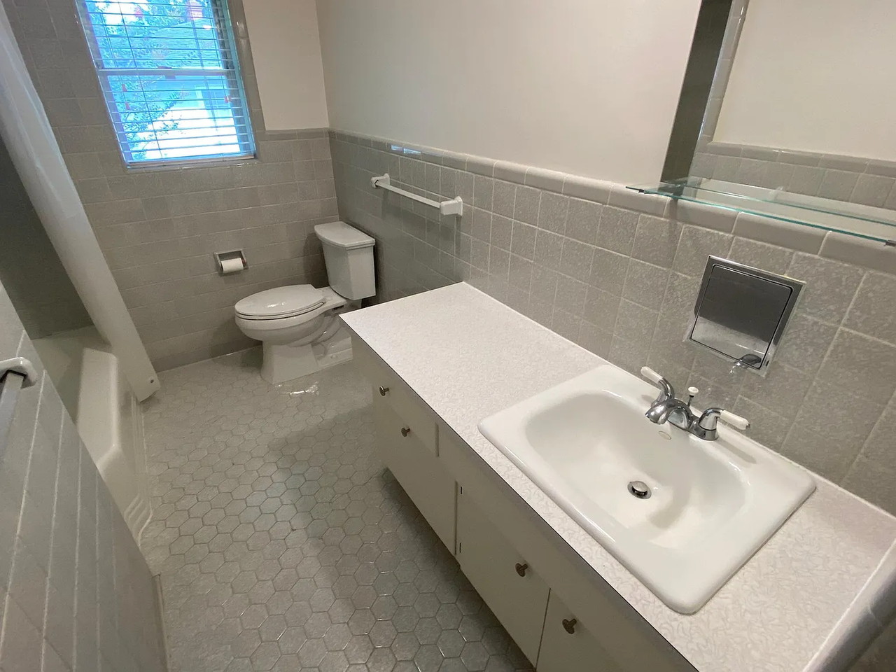 202 E Belvedere St - Photo 7 of 14