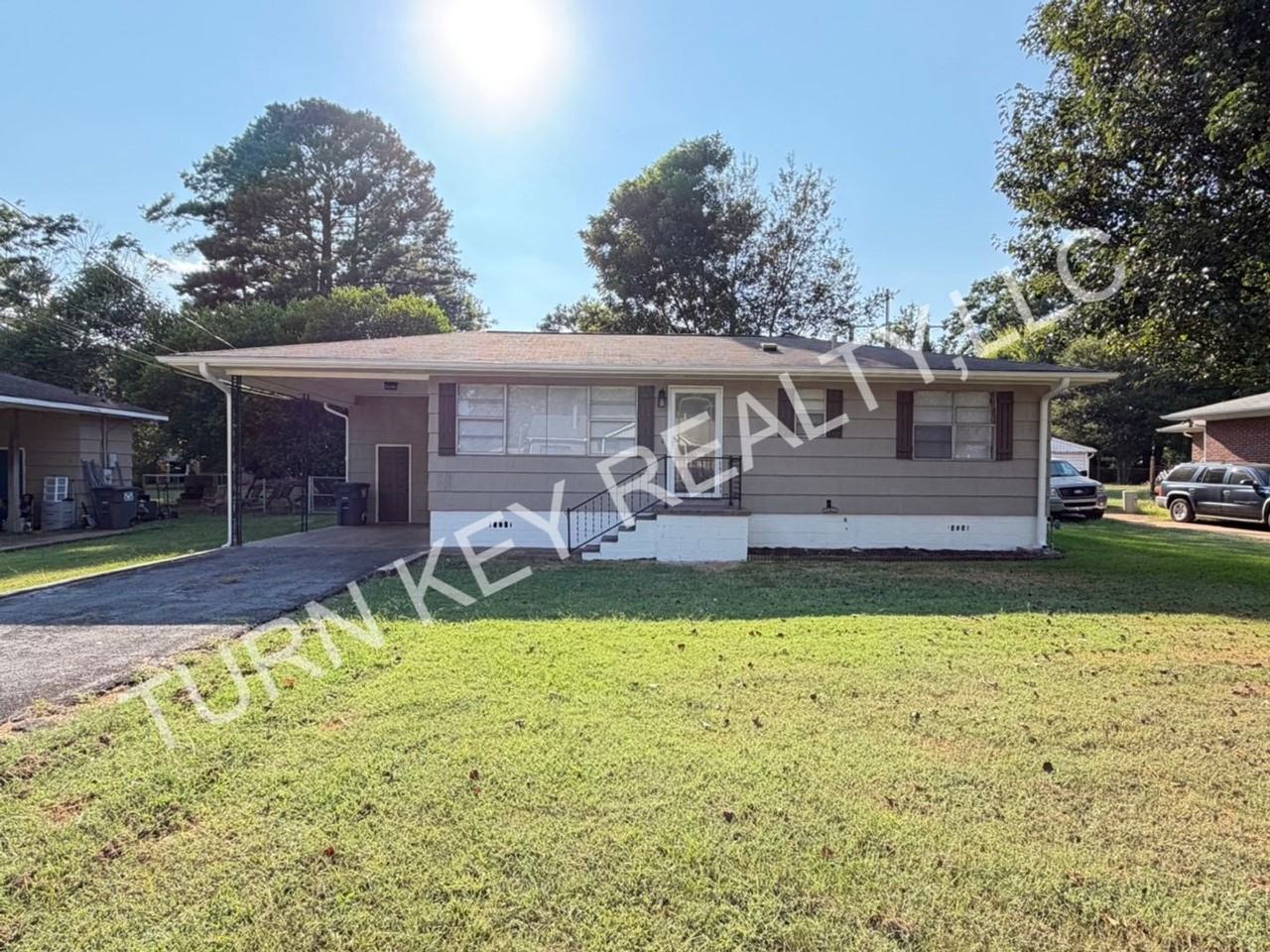 2724 Clyburne St - Photo 2 of 20