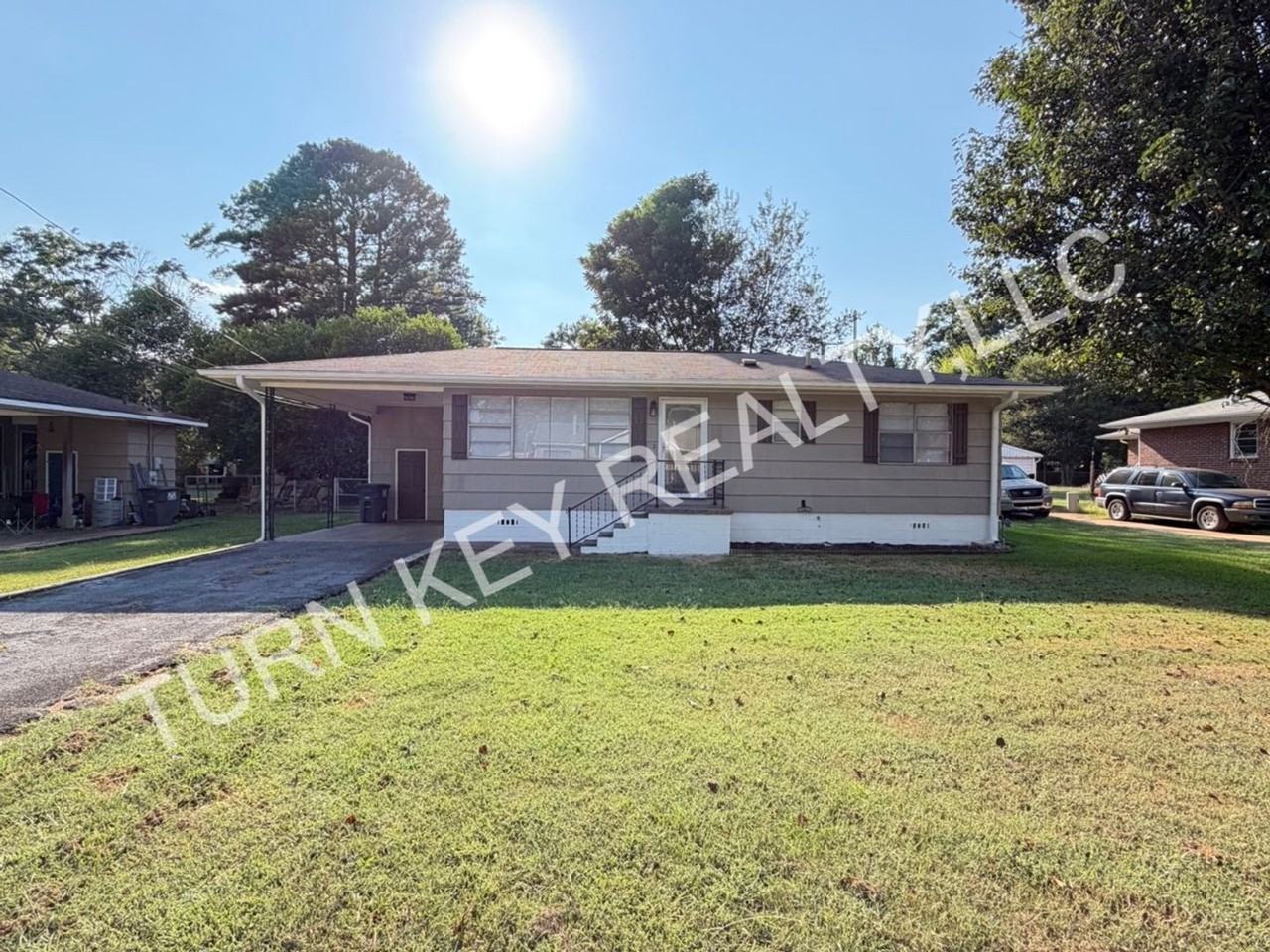 2724 Clyburne St - Photo 3 of 20
