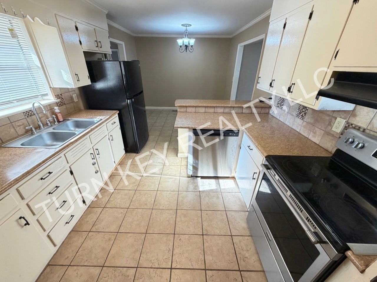 2724 Clyburne St - Photo 6 of 20