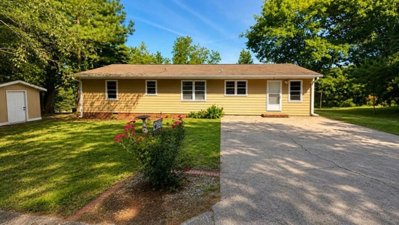3005 Pine Dr Ne - Photo 3 of 47