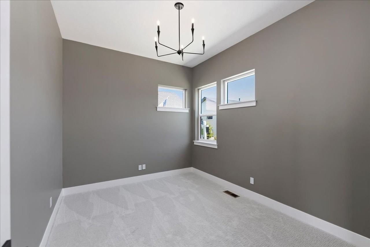 11375 W Perthshire Ln - Photo 7 of 43