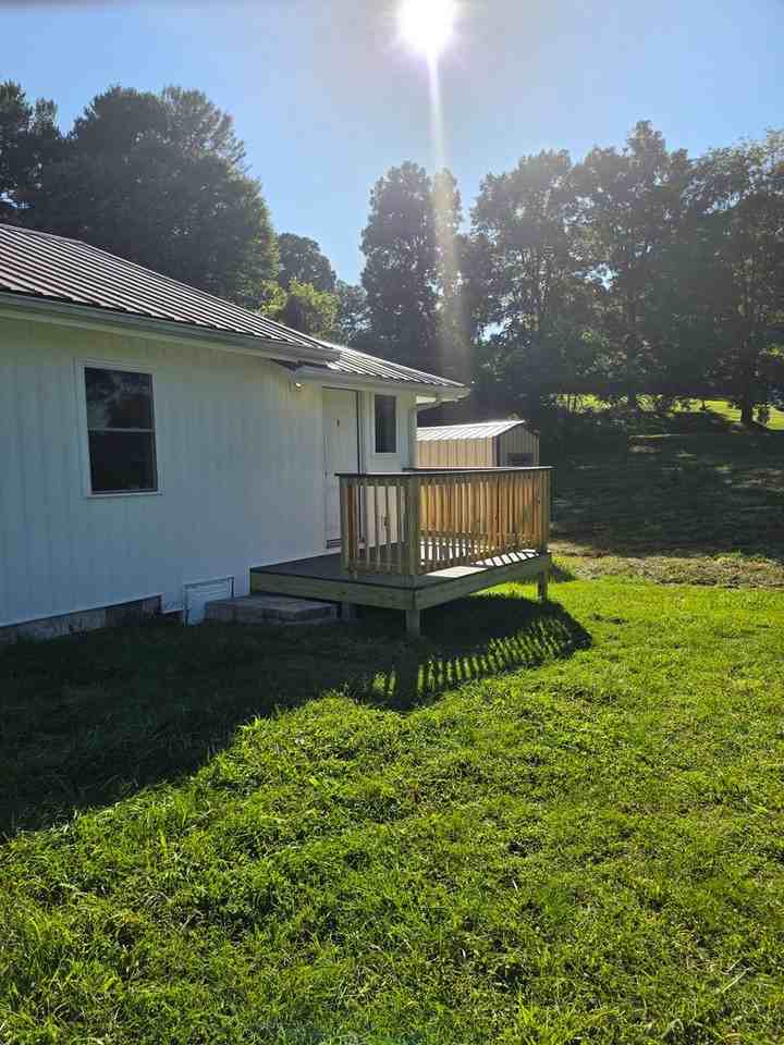 1601 Chinquapin Grove Rd - Photo 2 of 11