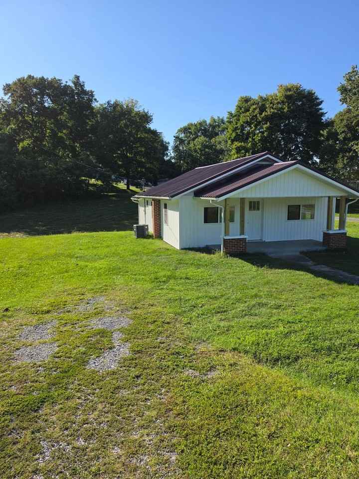 1601 Chinquapin Grove Rd - Photo 3 of 11