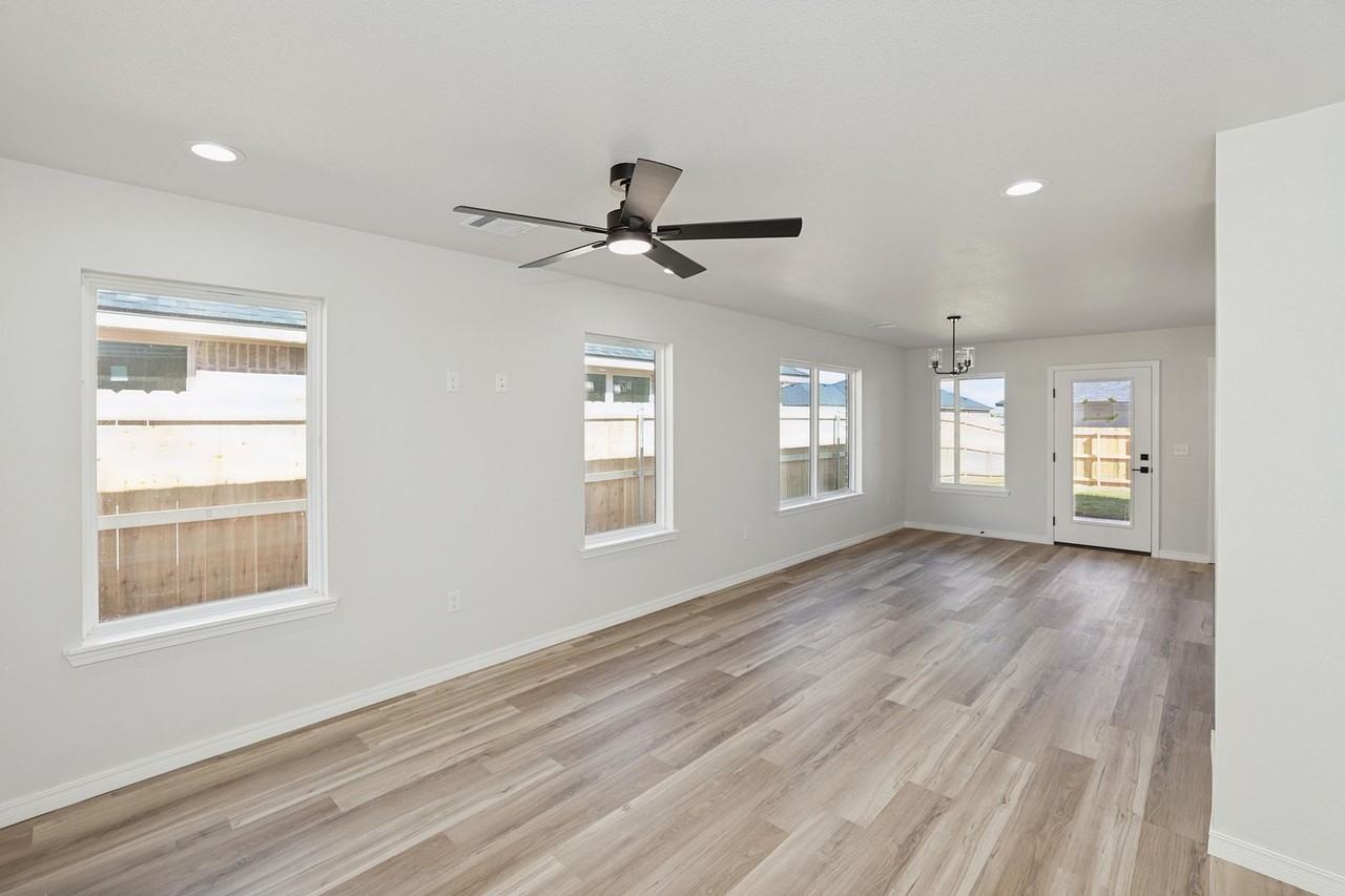 9004 9004 Oakleaf - Photo 2 of 26