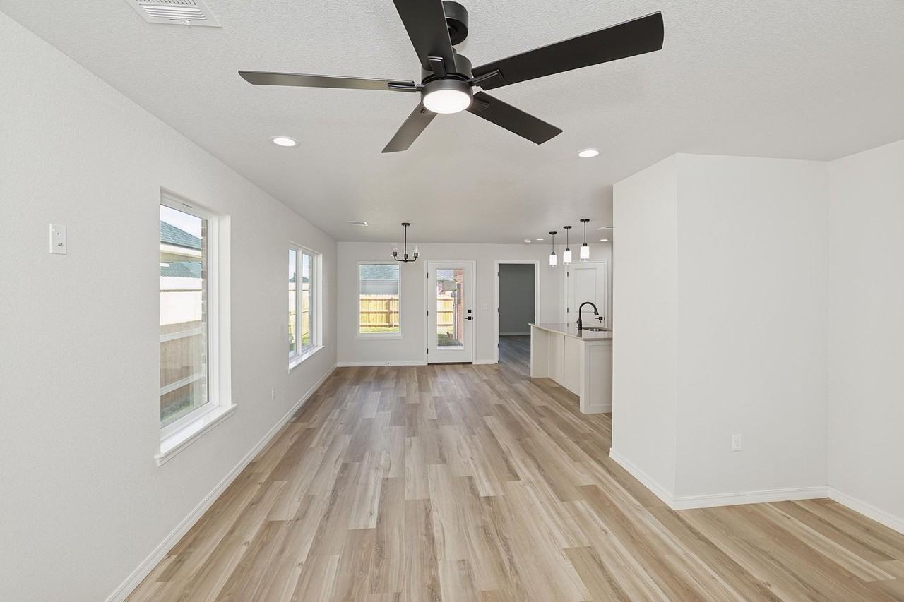 9004 9004 Oakleaf - Photo 3 of 26