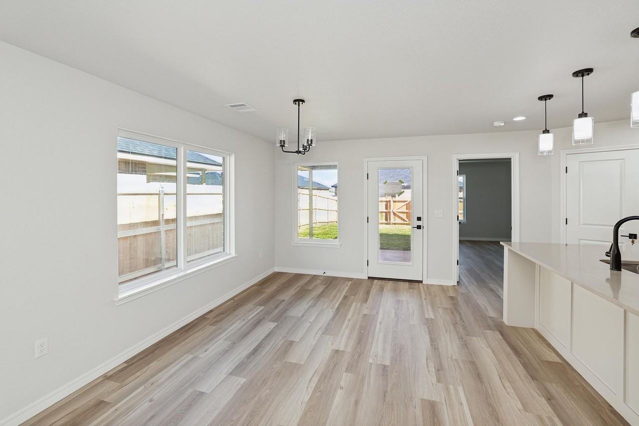 9004 9004 Oakleaf - Photo 4 of 26