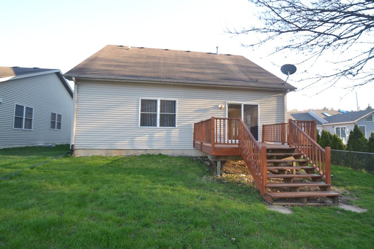 280 Beach Dr - Photo 2 of 16