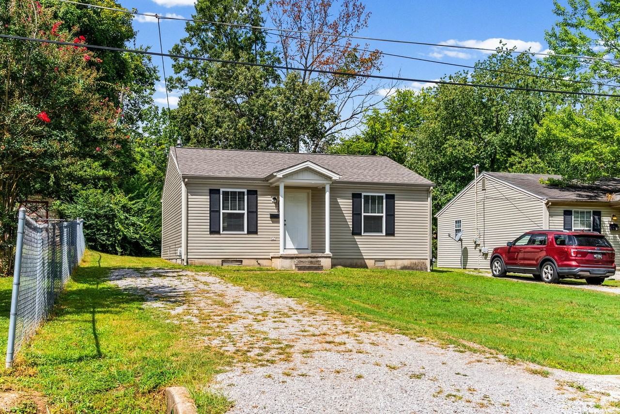 2705 Jennette Cir - Photo 2 of 28