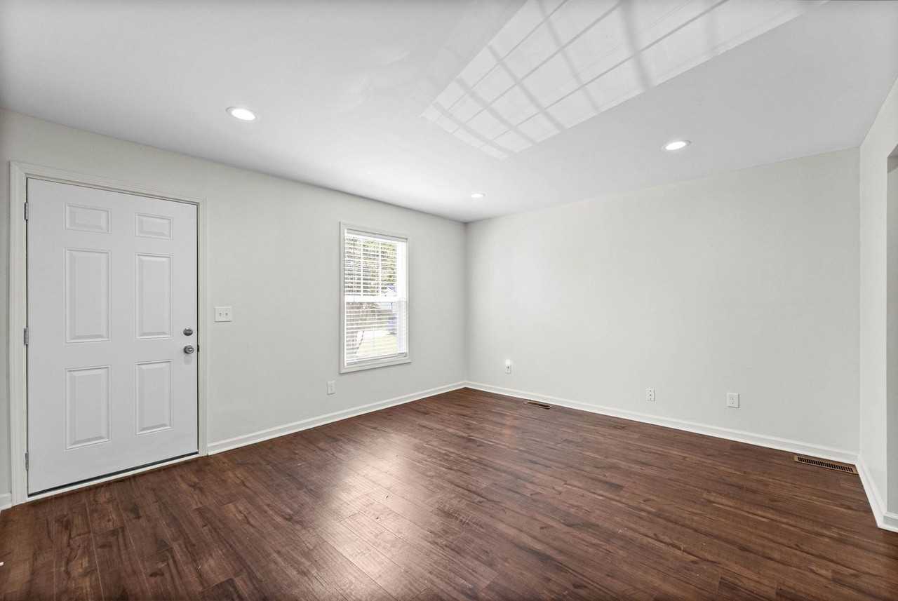 2705 Jennette Cir - Photo 7 of 28