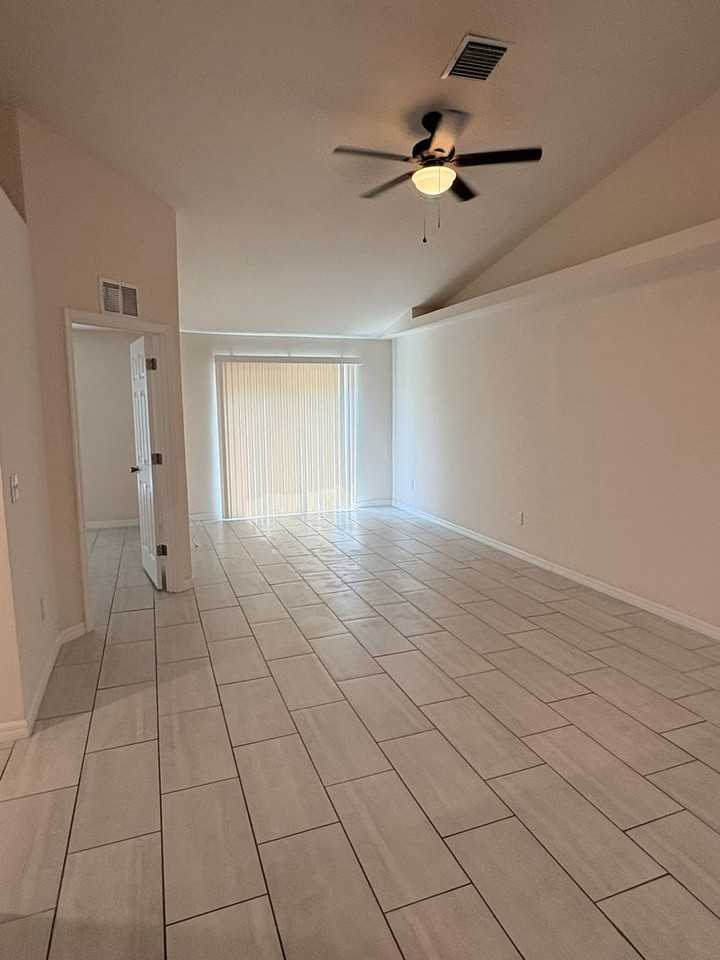 826 Gleason Pkwy - Photo 2 of 28