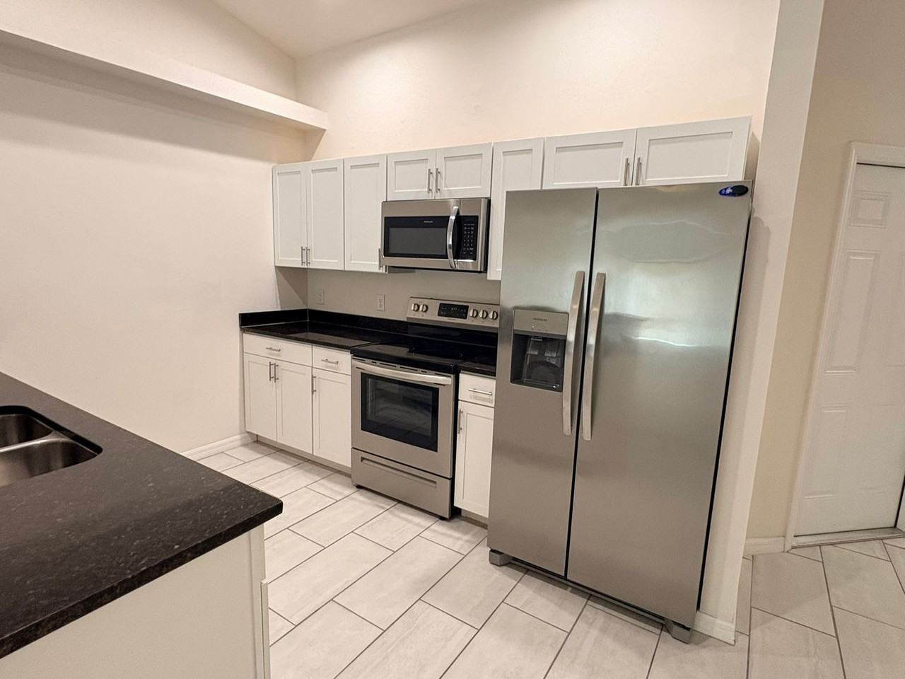826 Gleason Pkwy - Photo 3 of 28
