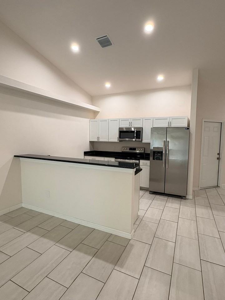 826 Gleason Pkwy - Photo 4 of 28