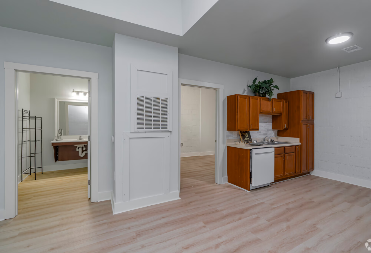 425 E Washington Ave #401-202-60 - Photo 3 of 11