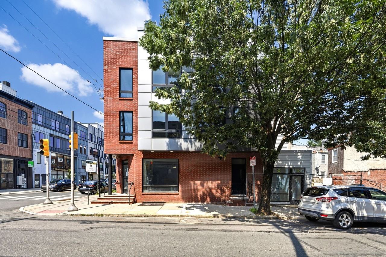 2001 Frankford Ave - Photo 3 of 14
