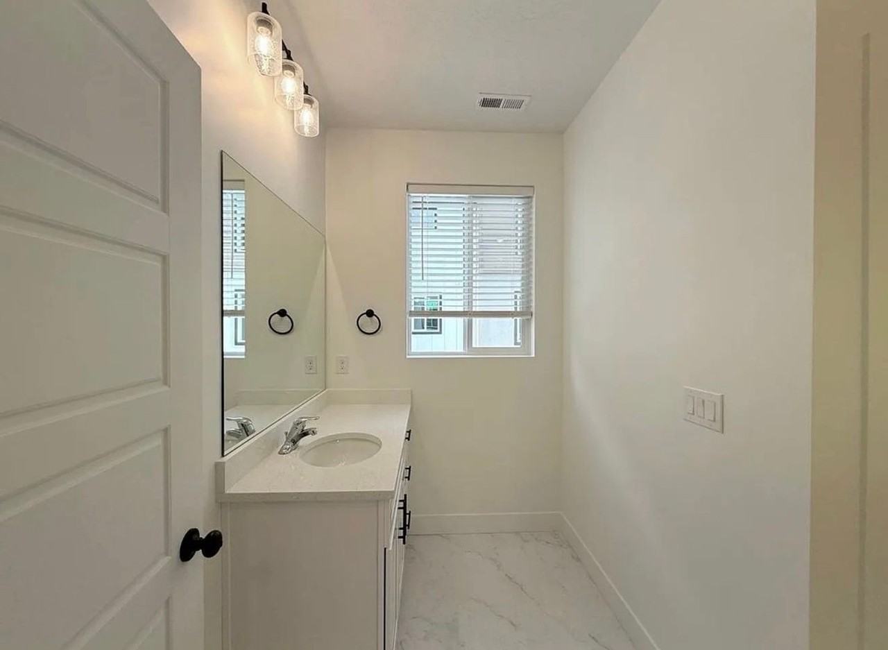 138 E Abbeville Ct - Photo 7 of 22