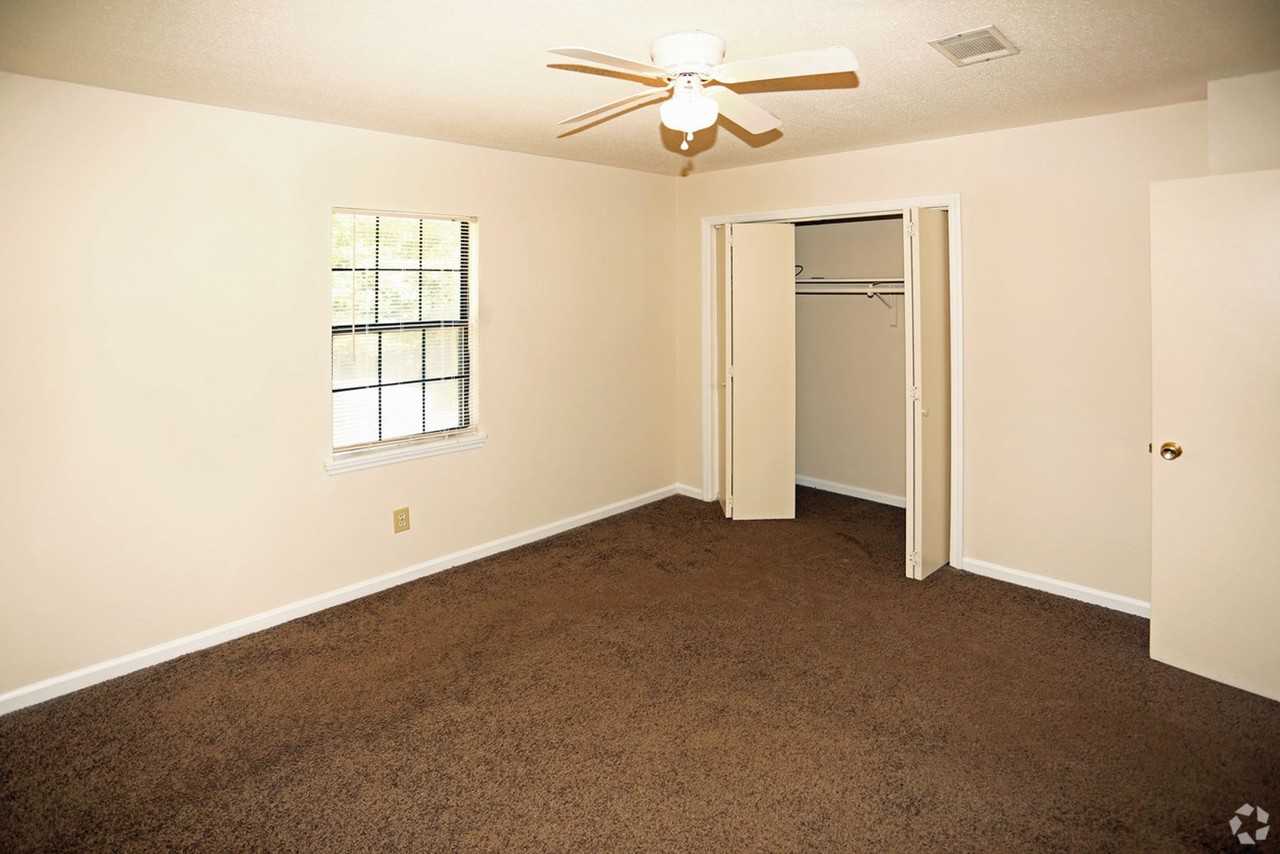 005 Quail Hollow Apartments - Photo 5 of 7