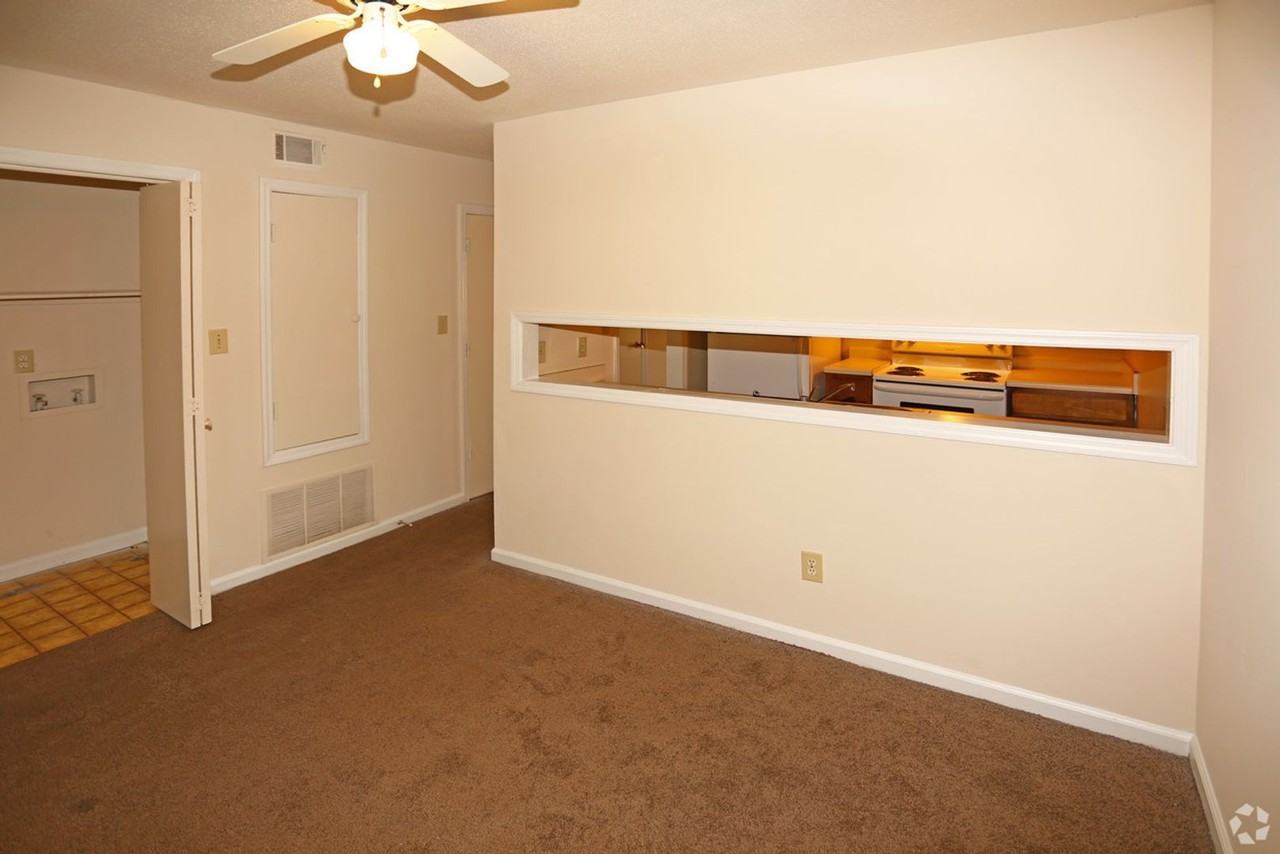 005 Quail Hollow Apartments - Photo 6 of 7