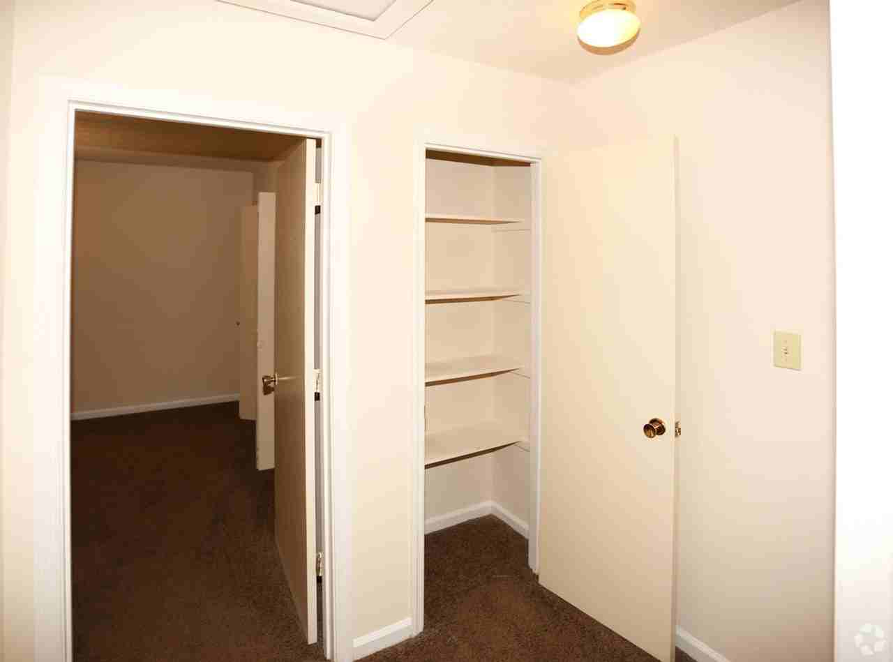 005 Quail Hollow Apartments - Photo 7 of 7