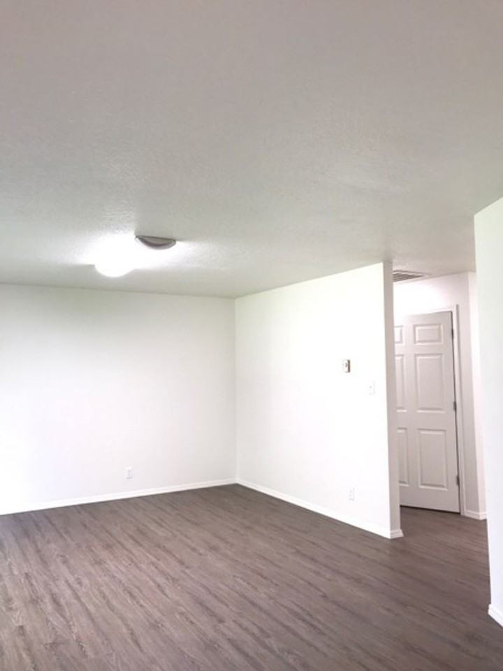 1135 Monaco St - Photo 2 of 10