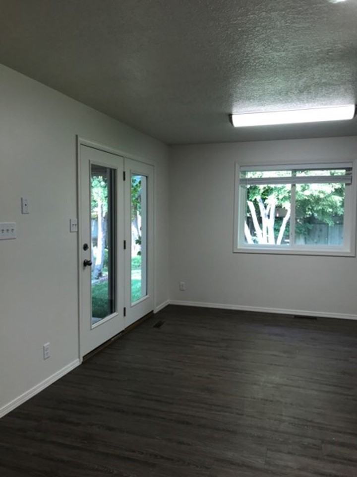 1135 Monaco St - Photo 3 of 10