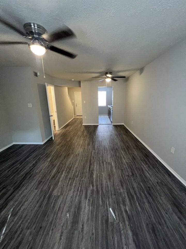 029 Petersburg Place Apartments - Photo 5 of 17