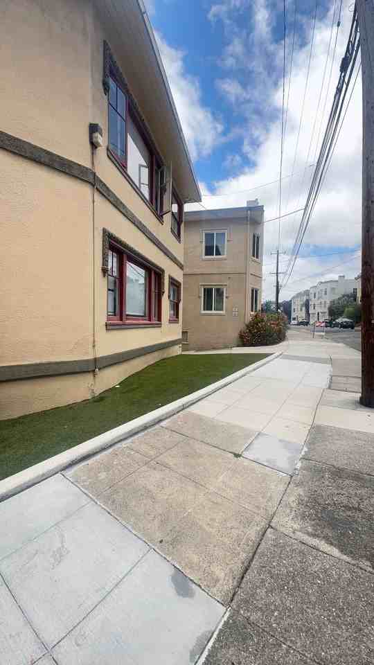 607 Beacon St - Photo 2 of 4