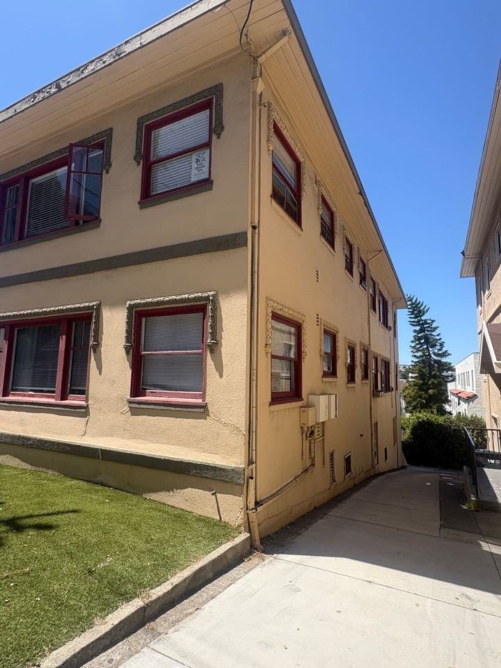 607 Beacon St - Photo 3 of 4