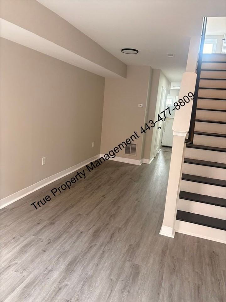 121 N Bradford St - Photo 2 of 11