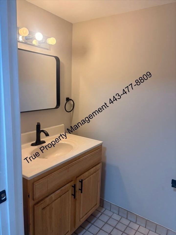 121 N Bradford St - Photo 3 of 11