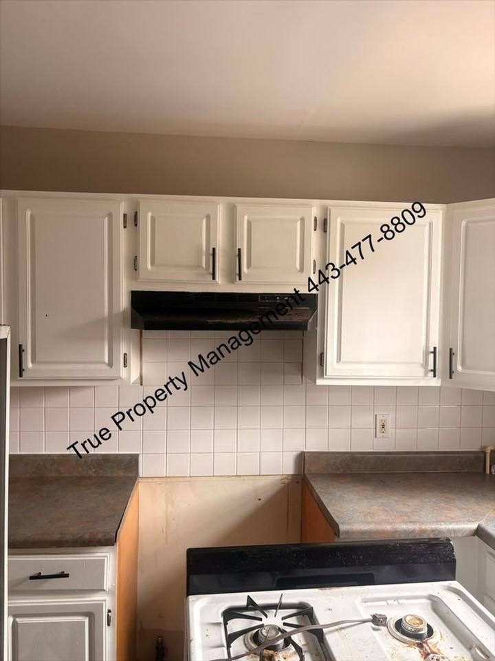 121 N Bradford St - Photo 4 of 11
