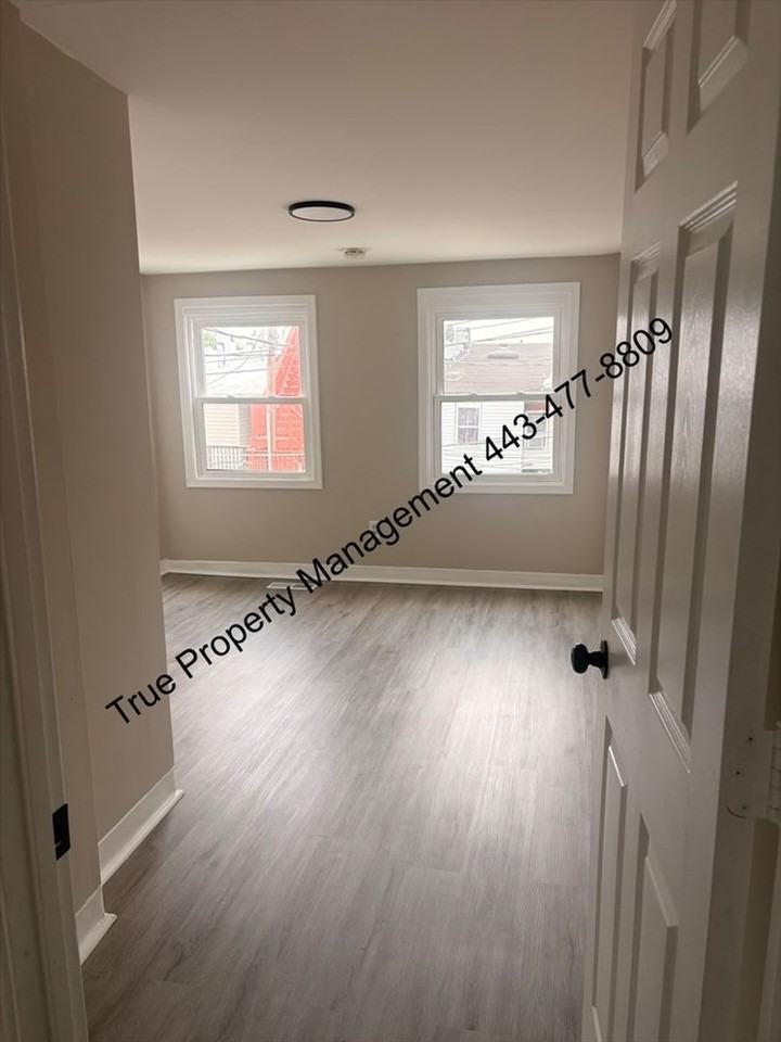 121 N Bradford St - Photo 5 of 11