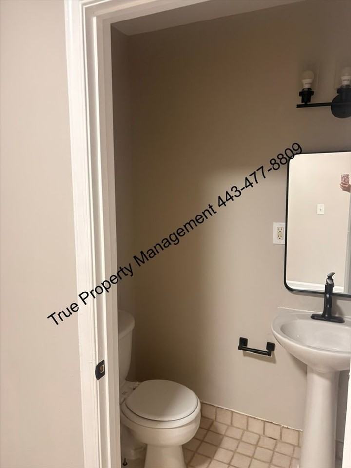 121 N Bradford St - Photo 6 of 11