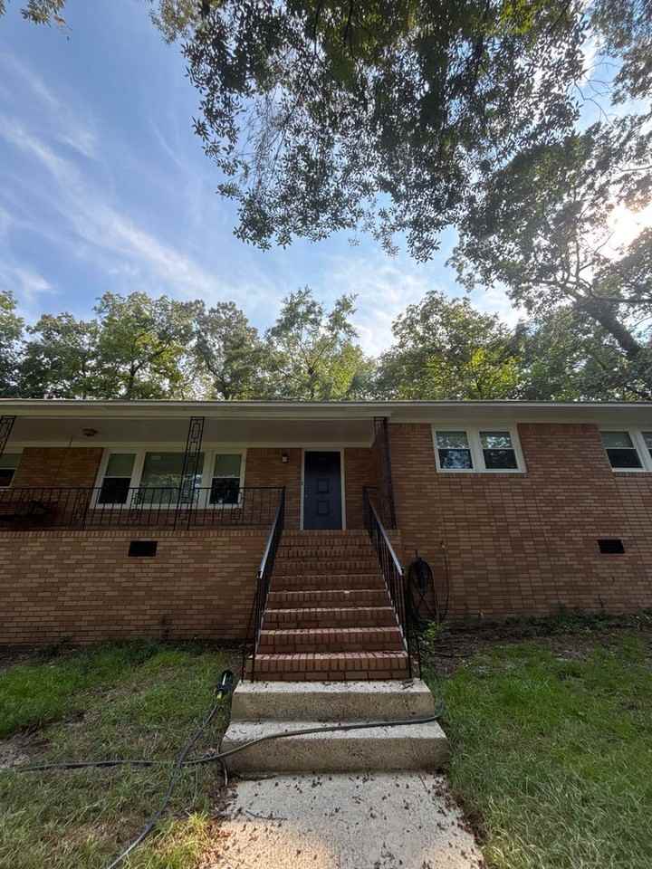 3820 Edinburgh Rd - Photo 2 of 17