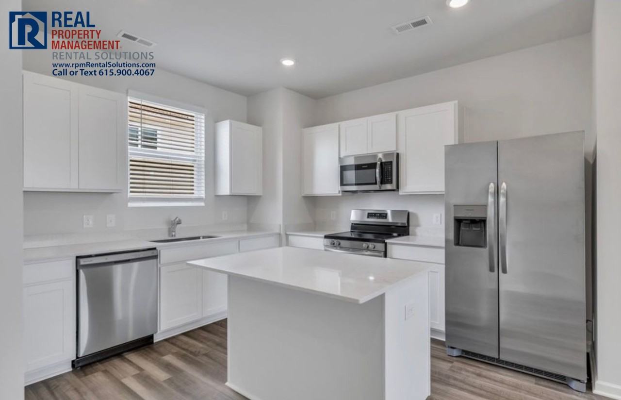 1005 Taylor Cir - Photo 5 of 25