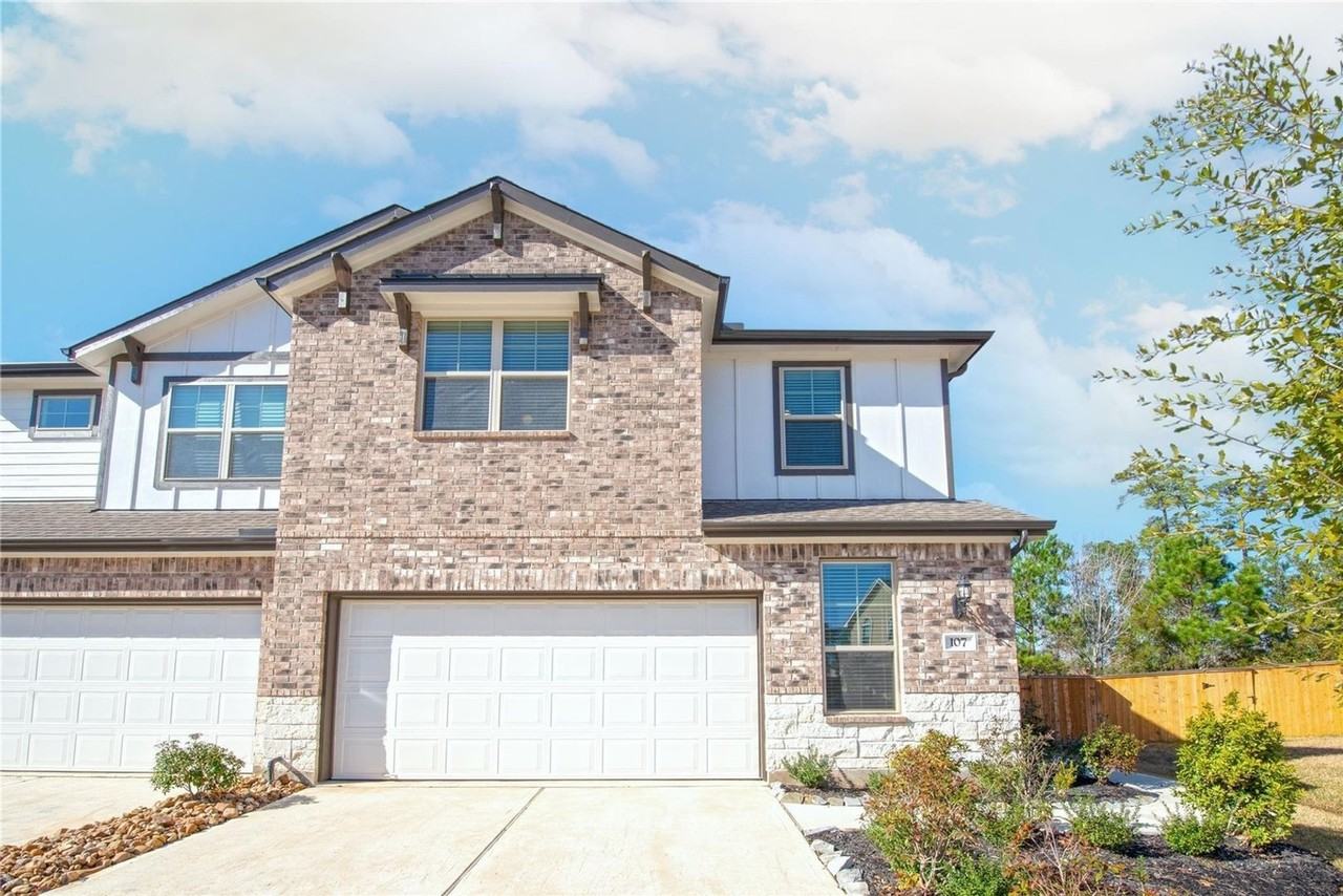 107 Silver Sky Ct