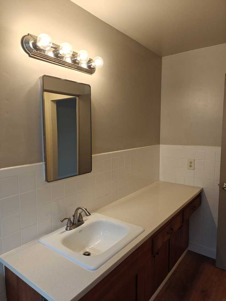 11521 26th Avenue Northeast #6 - Photo 7 of 8