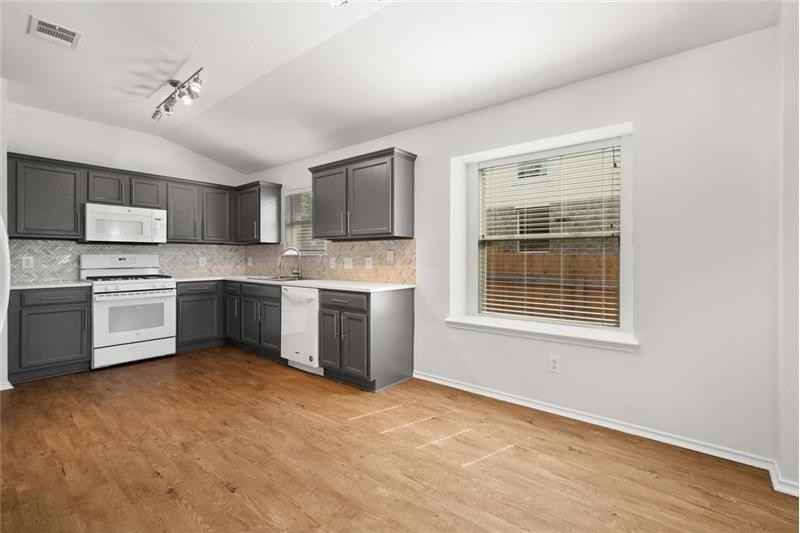 1416 Fort Lloyd Pl - Photo 3 of 21