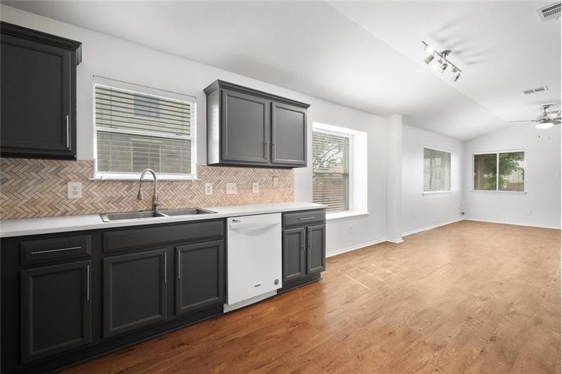 1416 Fort Lloyd Pl - Photo 5 of 21