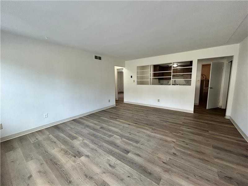 3915 Washington St #4 - Photo 2 of 7