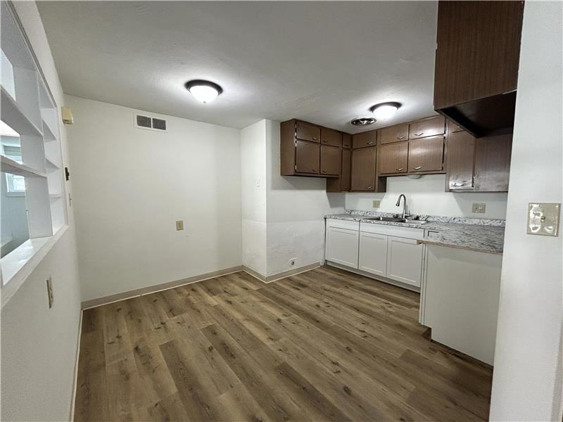 3915 Washington St #4 - Photo 3 of 7