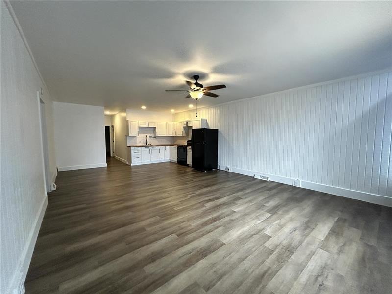 212 Main St - Photo 3 of 9